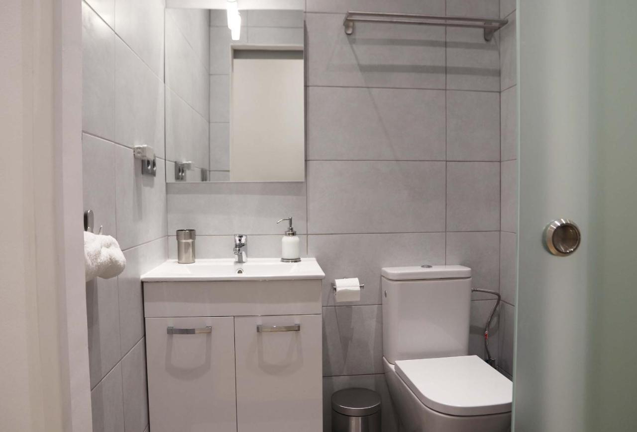 Hostal Gracia Барселона Екстериор снимка